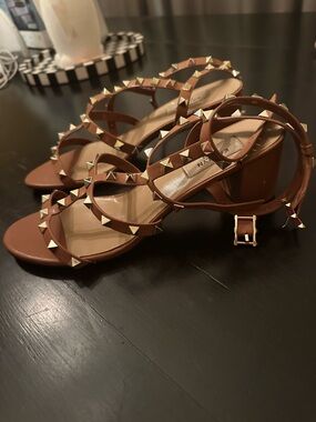 Kaitlyn Pan Studded Brown Block Heel Sandals
